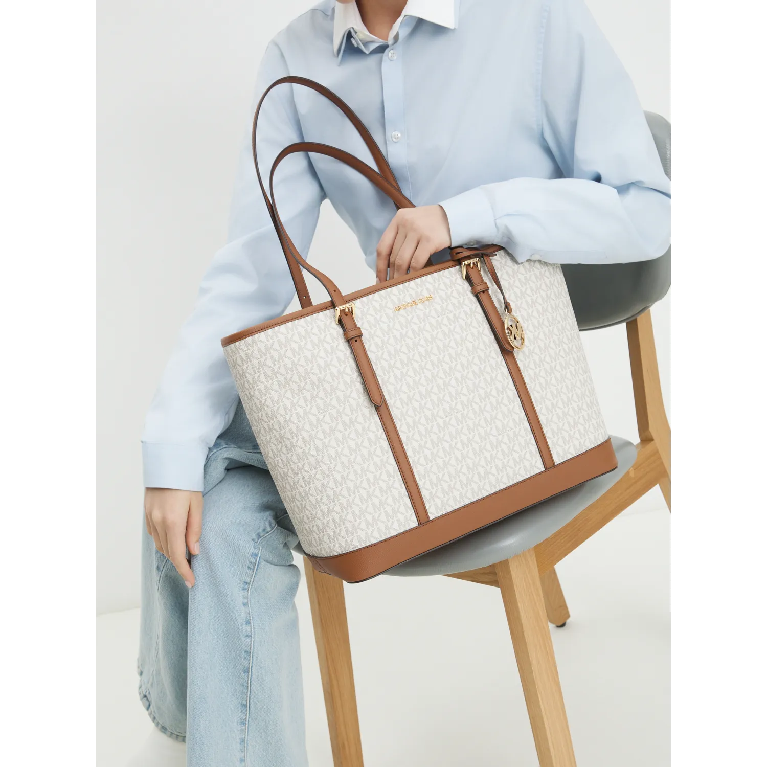 MK JST LG TZ SHLDR TOTE VANILLA